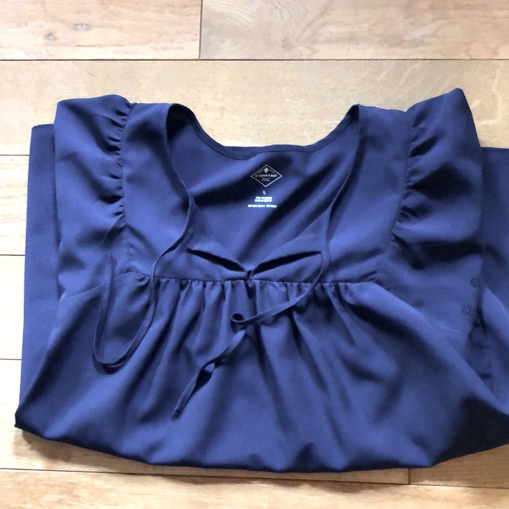Ladies St John’s Bay size large short sleeve top
